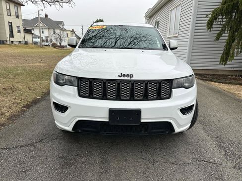 Used 2018 Jeep Grand Cherokee Altitude image 2