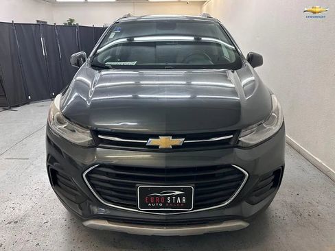 Used 2017 Chevrolet Trax LT w/ Driver Confidence Package FWD image 2