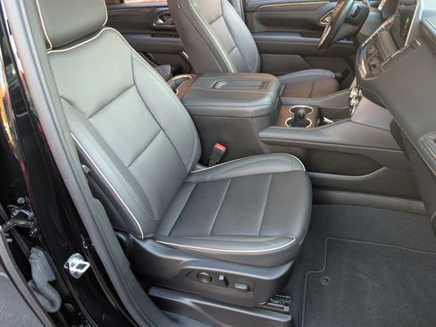 Used 2023 GMC Yukon SLT w/ SLT Luxury Package image 22