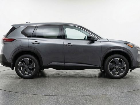 Used 2025 Nissan Rogue SV AWD/4WD image 11