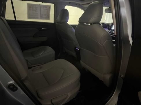 Certified 2023 Toyota Highlander XLE image 26