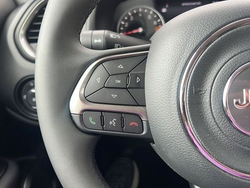 Used 2022 Jeep Renegade Latitude AWD/4WD image 21