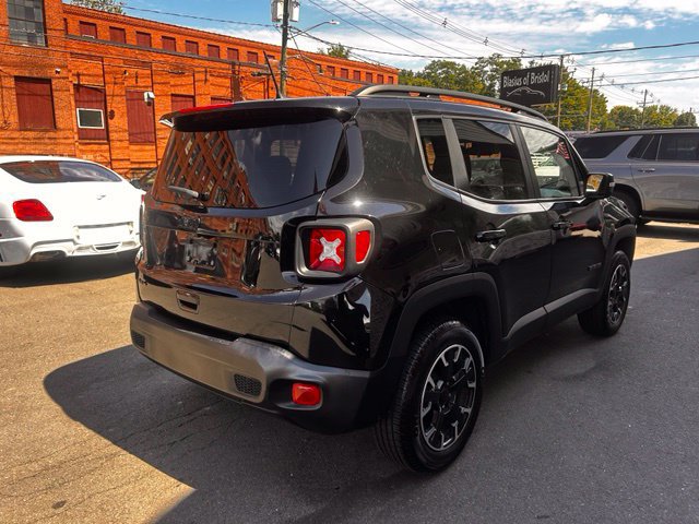 Used 2023 Jeep Renegade Latitude AWD/4WD image 7
