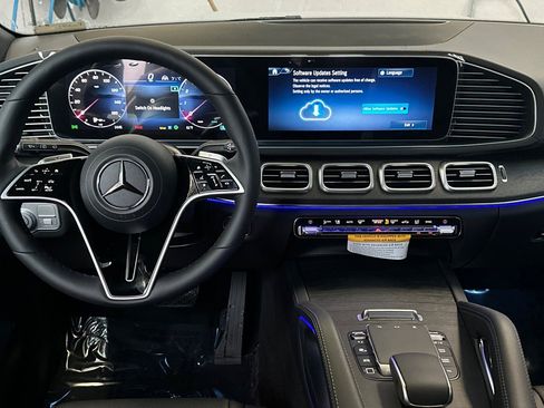 New 2026 Mercedes-Benz GLS 450 4MATIC image 25