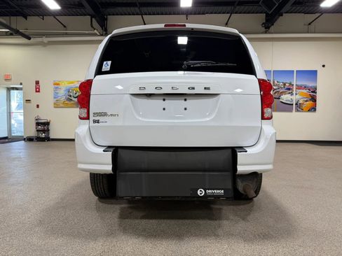 Used 2019 Dodge Grand Caravan SE FWD image 6