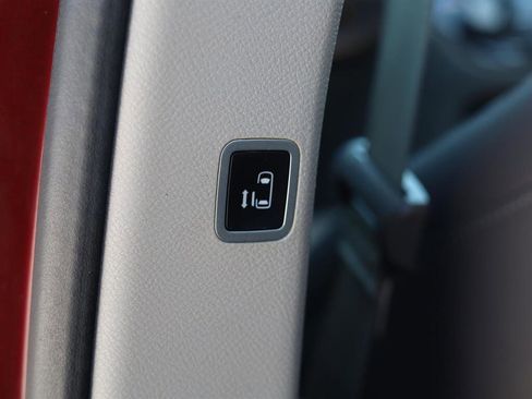 Used 2017 Chrysler Pacifica Touring-L Plus w/ Tire & Wheel Group image 21