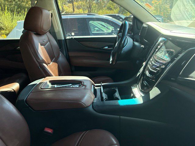 Used 2018 Cadillac Escalade Premium Luxury AWD/4WD image 5