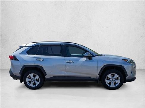 Used 2020 Toyota RAV4 XLE w/ Convenience Package AWD/4WD image 4