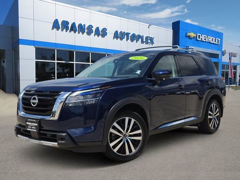 Used 2024 Nissan Pathfinder Platinum w/ Cargo Package FWD image 1