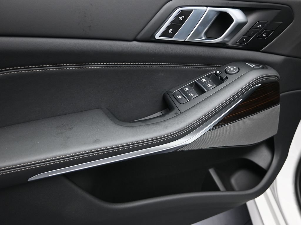 Used 2026 BMW X5 sDrive40i w/ M Sport Package RWD image 11
