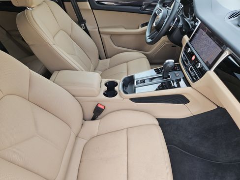 Certified 2026 Porsche Macan AWD/4WD image 15