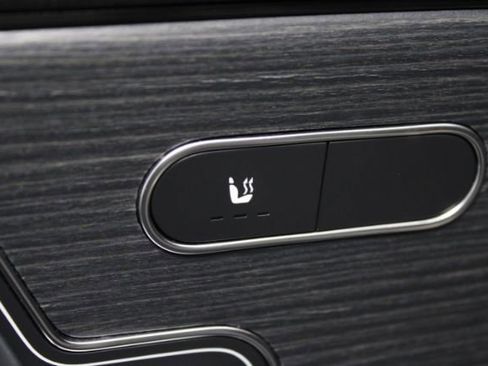 Used 2020 Mercedes-Benz GLB 250 4MATIC w/ Premium Package image 11