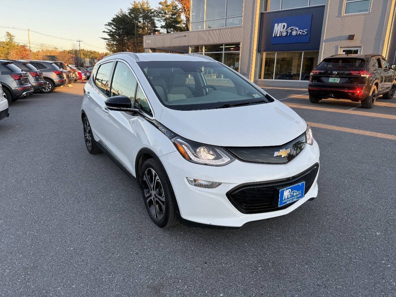 Used 2017 Chevrolet Bolt Premier w/ Driver Confidence II Package FWD image 6