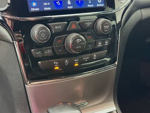Used 2020 Jeep Grand Cherokee Altitude AWD/4WD image 17