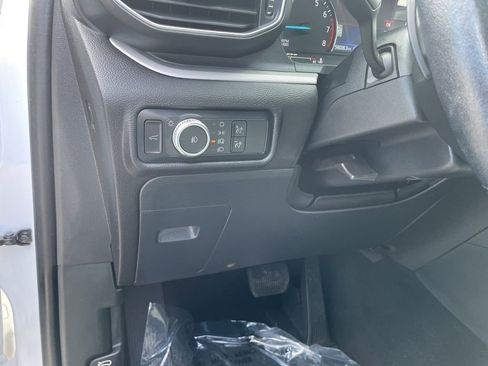 Used 2021 Ford Explorer XLT w/ Equipment Group 202A image 9