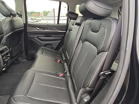 Used 2023 Jeep Grand Cherokee Limited w/ Luxury Tech Group II AWD/4WD image 14