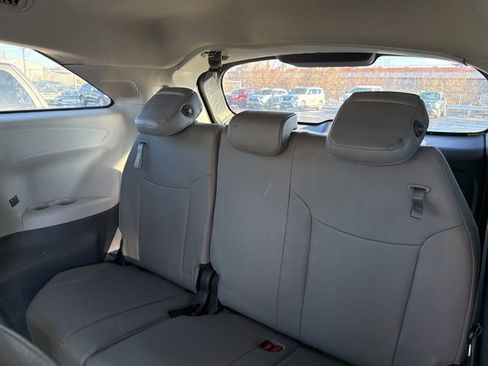 Certified 2023 Toyota Sienna XLE image 18