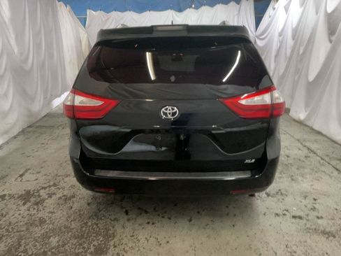 Used 2018 Toyota Sienna XLE FWD image 8