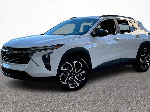 Used 2025 Chevrolet Trax RS w/ Driver Confidence Package image 4