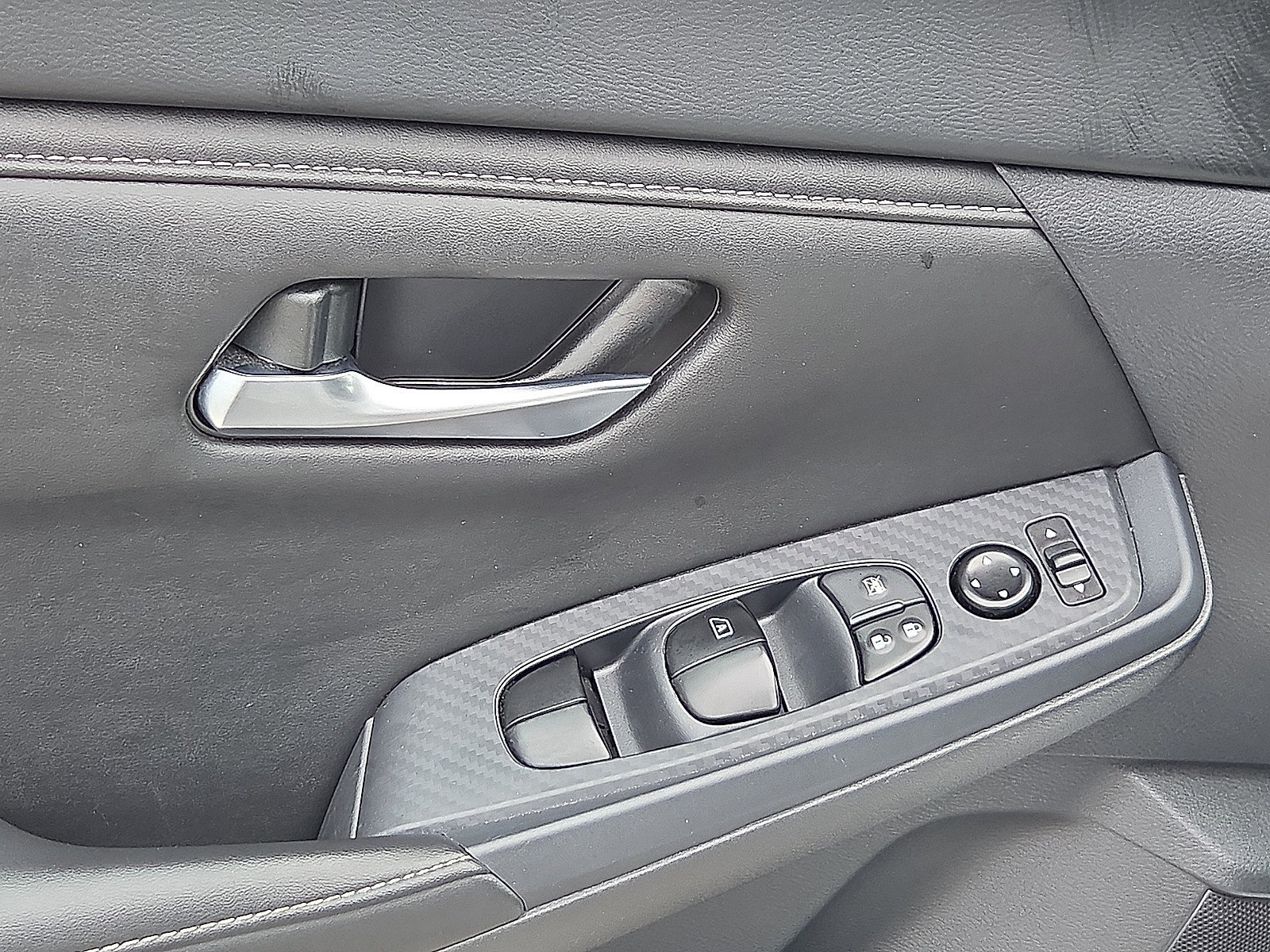 Used 2025 Nissan Sentra SV FWD image 13