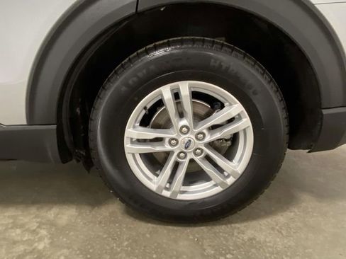Used 2023 Ford Explorer XLT image 7