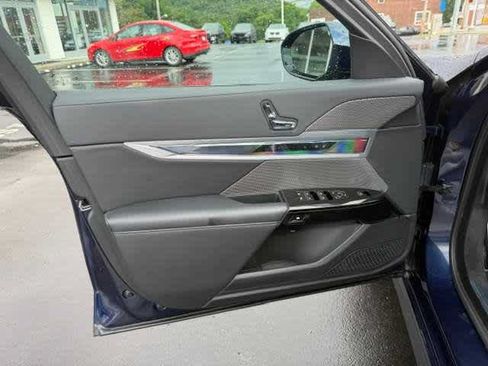 Used 2023 BMW 760i xDrive w/ Executive Package AWD/4WD image 12