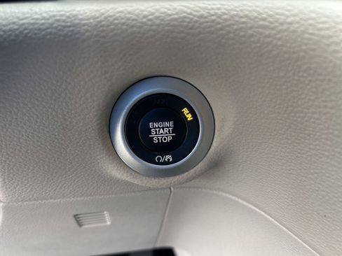 Used 2022 Chrysler Pacifica Touring-L FWD image 42