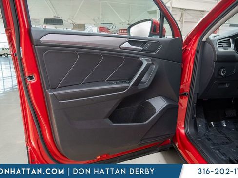 Used 2023 Volkswagen Tiguan SE FWD image 12