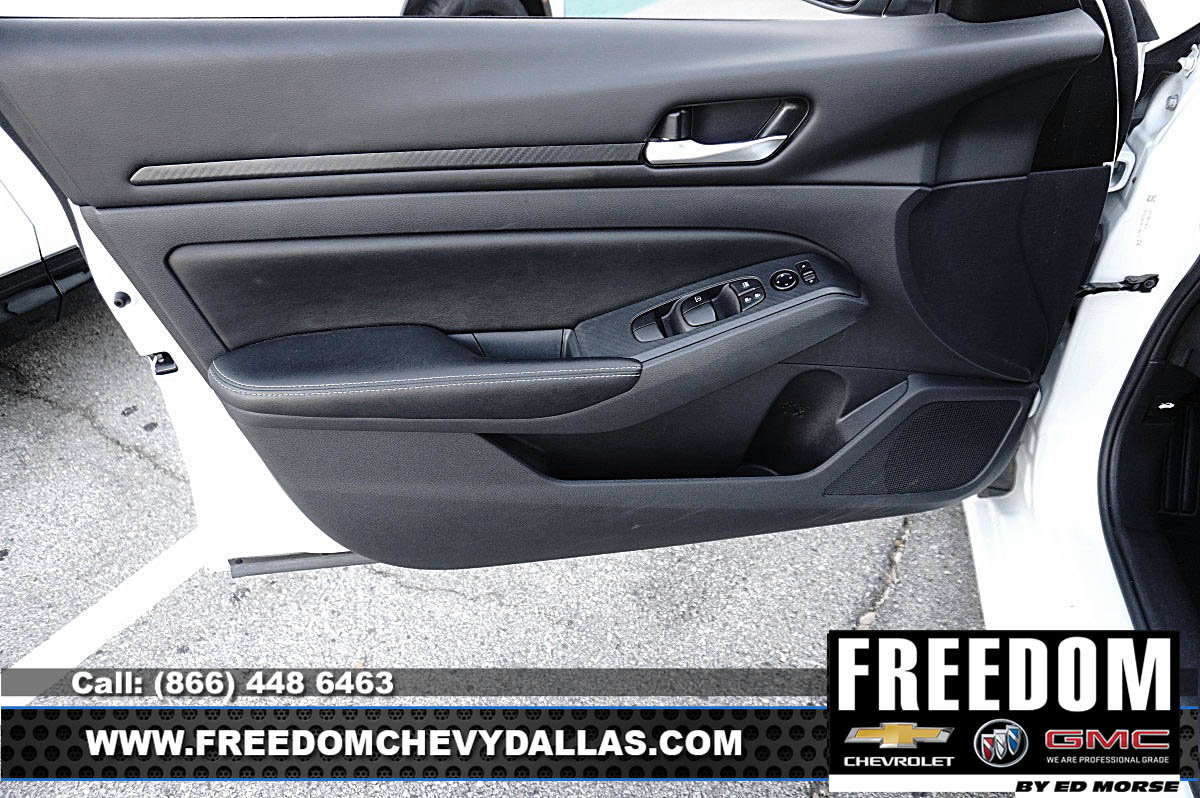 Used 2025 Nissan Altima 2.5 SV FWD image 33
