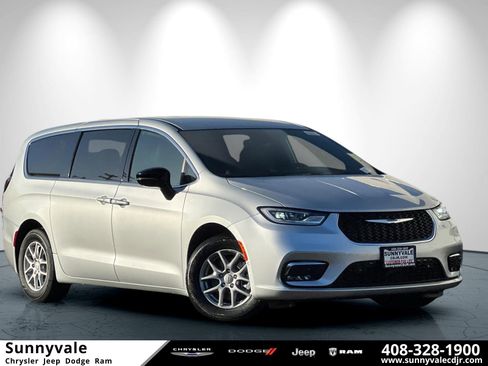 New 2026 Chrysler Pacifica Select image 1