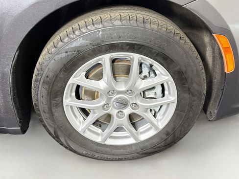 Used 2023 Chrysler Pacifica Touring-L image 30