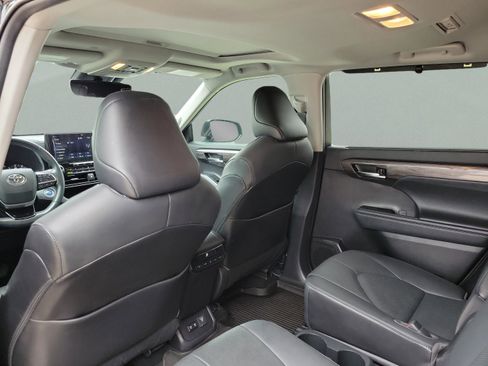 Used 2021 Toyota Highlander Limited AWD/4WD image 15
