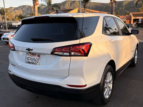 Used 2022 Chevrolet Equinox LS image 3