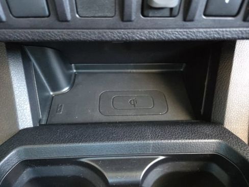 Used 2017 Toyota Tacoma TRD Sport AWD/4WD image 15