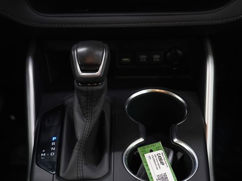 Used 2020 Toyota Highlander XLE image 21