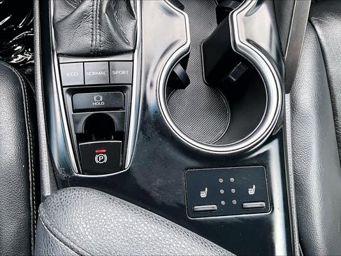 Used 2018 Toyota Camry XSE FWD image 33