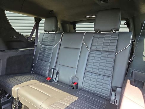Used 2023 Cadillac Escalade ESV V AWD/4WD image 17