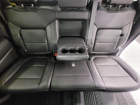 Used 2020 GMC Sierra 1500 SLE w/ SLE Value Package image 23