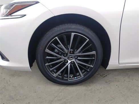 New 2025 Lexus ES 350 w/ Premium Package image 14