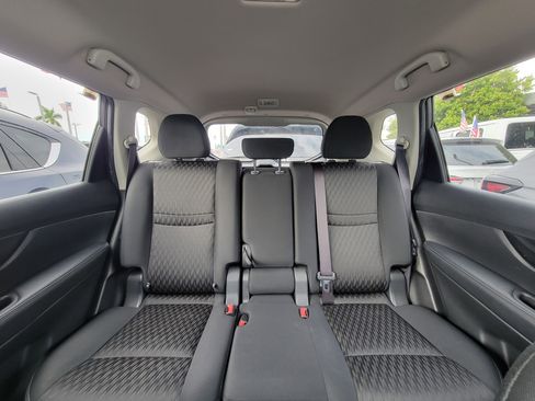 Used 2017 Nissan Rogue SV image 28