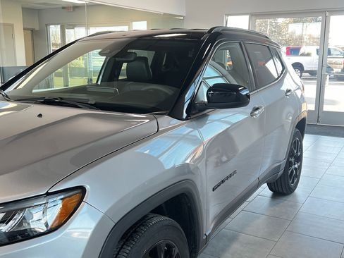 Used 2022 Jeep Compass Latitude image 7