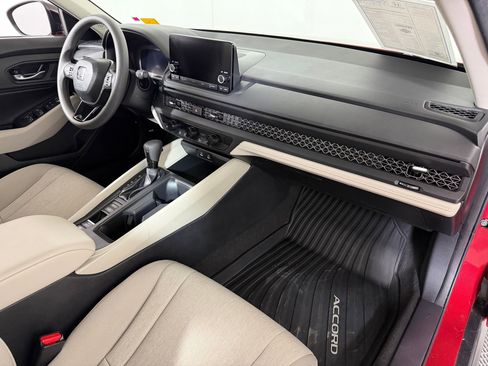 Certified 2025 Honda Accord SE image 25