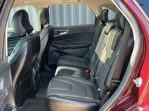 Used 2018 Ford Edge Titanium w/ Equipment Group 301A AWD/4WD image 19