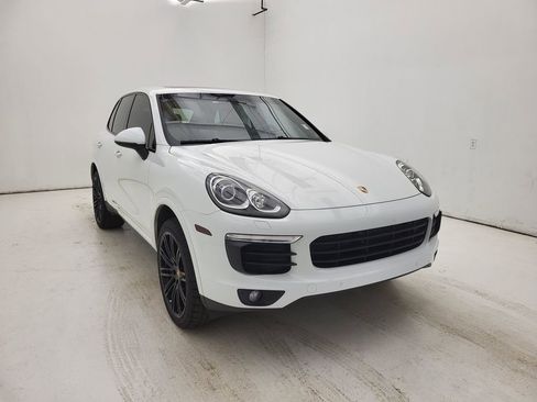 Used 2018 Porsche Cayenne Platinum Edition image 22