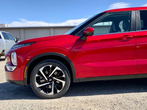 Used 2024 Mitsubishi Outlander SE image 10