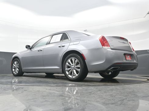 Used 2018 Chrysler 300 Touring image 28