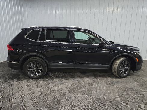 Used 2022 Volkswagen Tiguan SE w/ Panoramic Sunroof Package AWD/4WD image 2