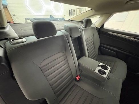 Used 2017 Ford Fusion SE w/ Fusion SE Technology Package image 11