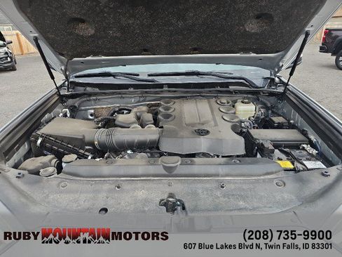 Used 2022 Toyota 4Runner TRD Off-Road AWD/4WD image 39