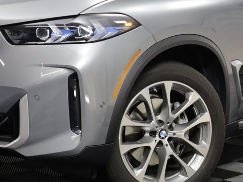 Certified 2024 BMW X5 xDrive40i w/ Premium Package AWD/4WD image 3